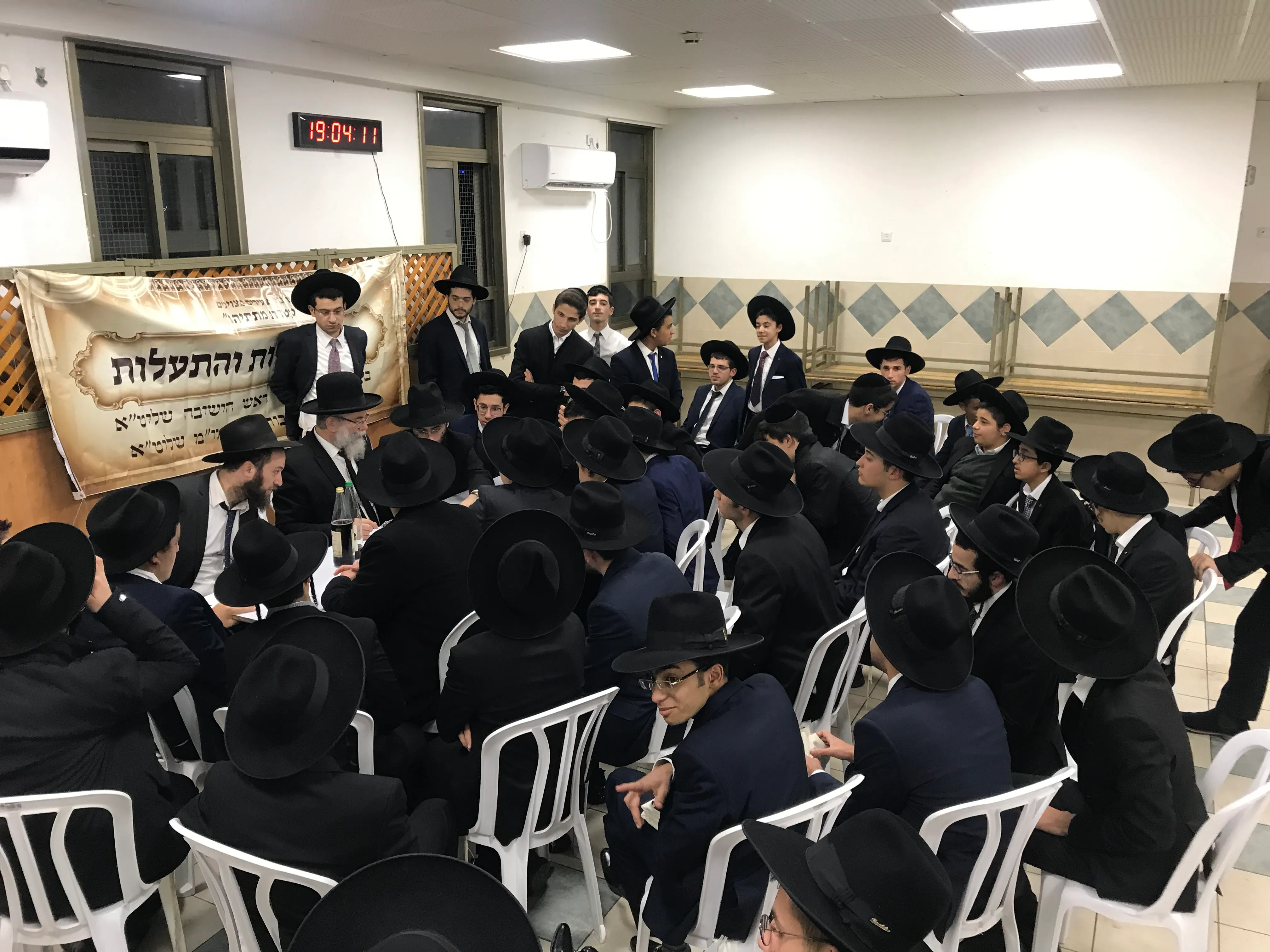 גלריית ישיבה לצעירים מצוינים עטרת מתתיהו 6