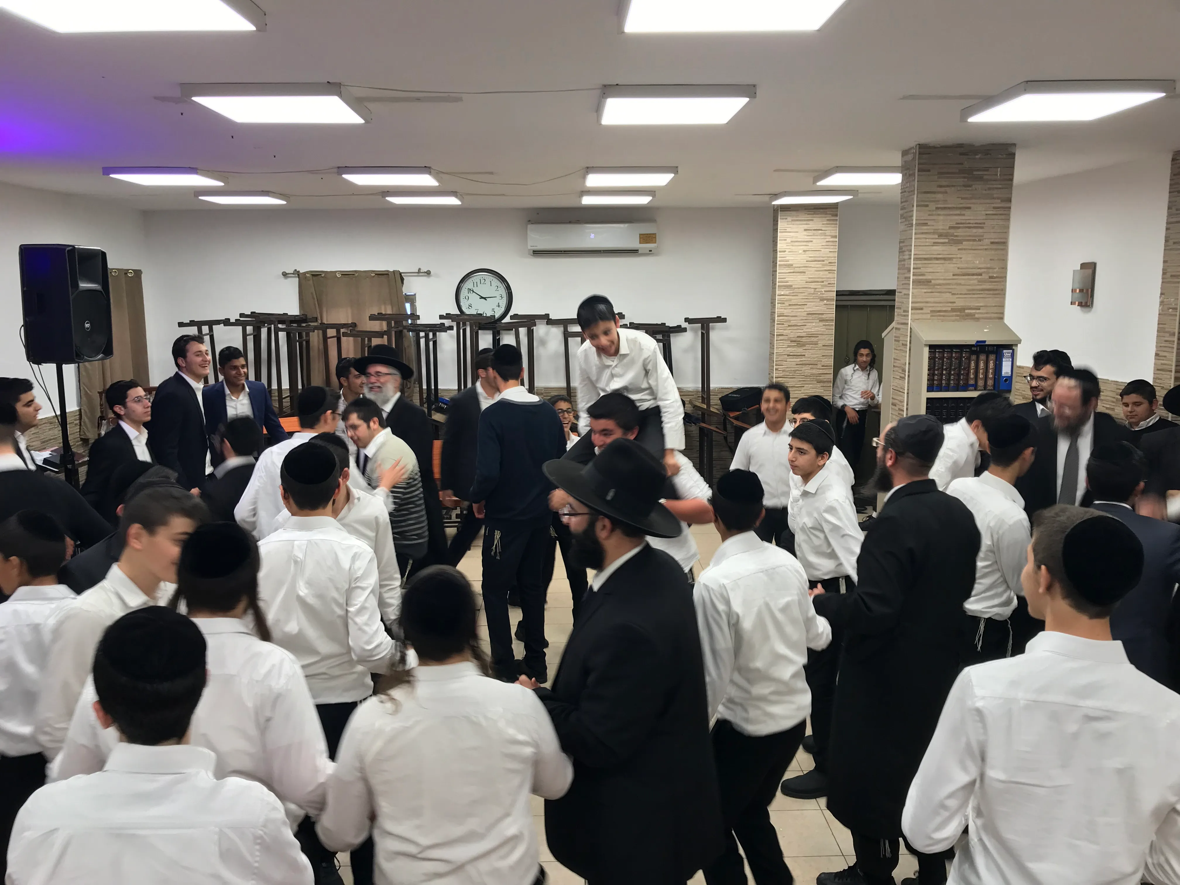 גלריית ישיבה לצעירים מצוינים עטרת מתתיהו 15