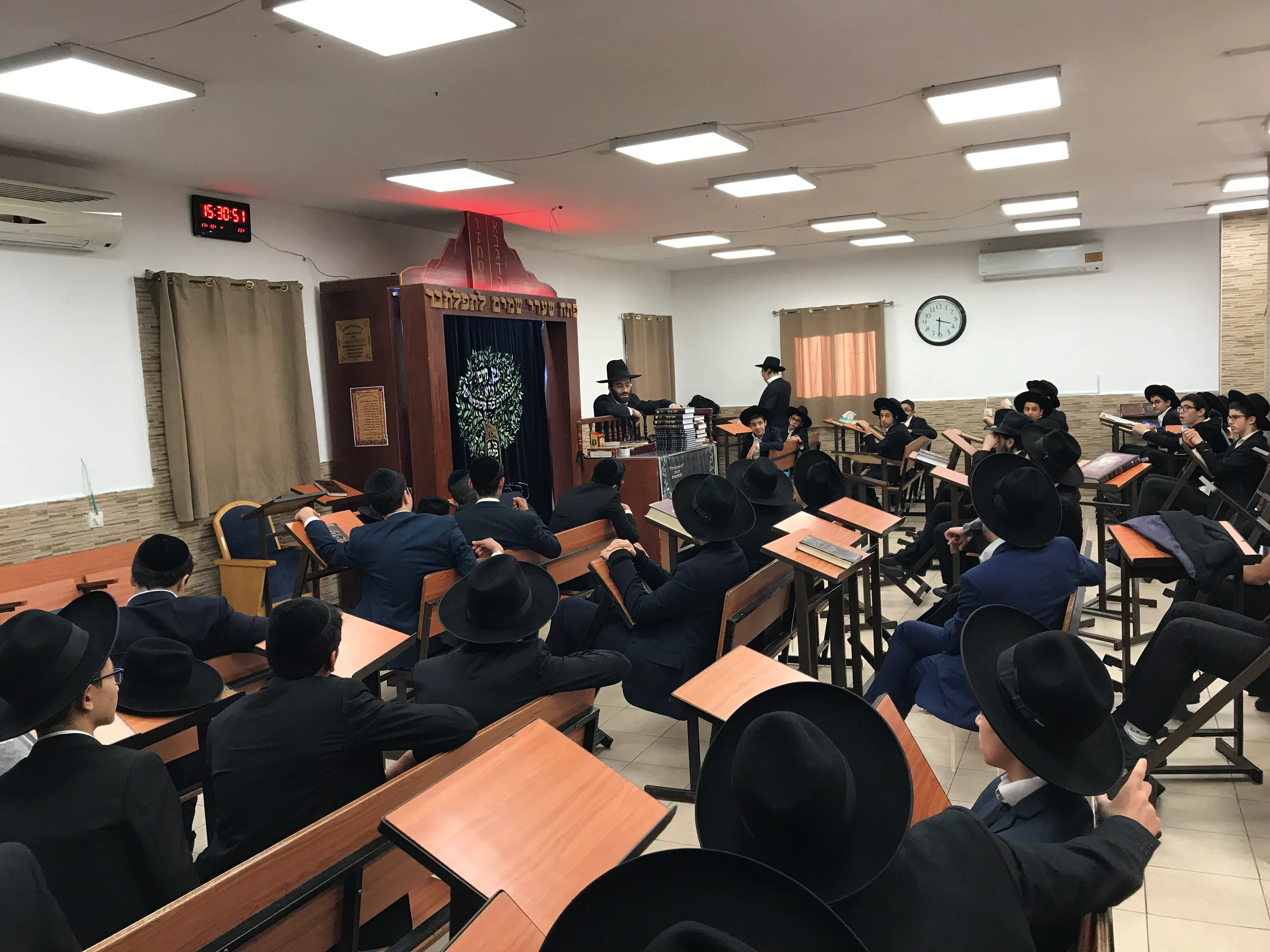 גלריית ישיבה לצעירים מצוינים עטרת מתתיהו 16