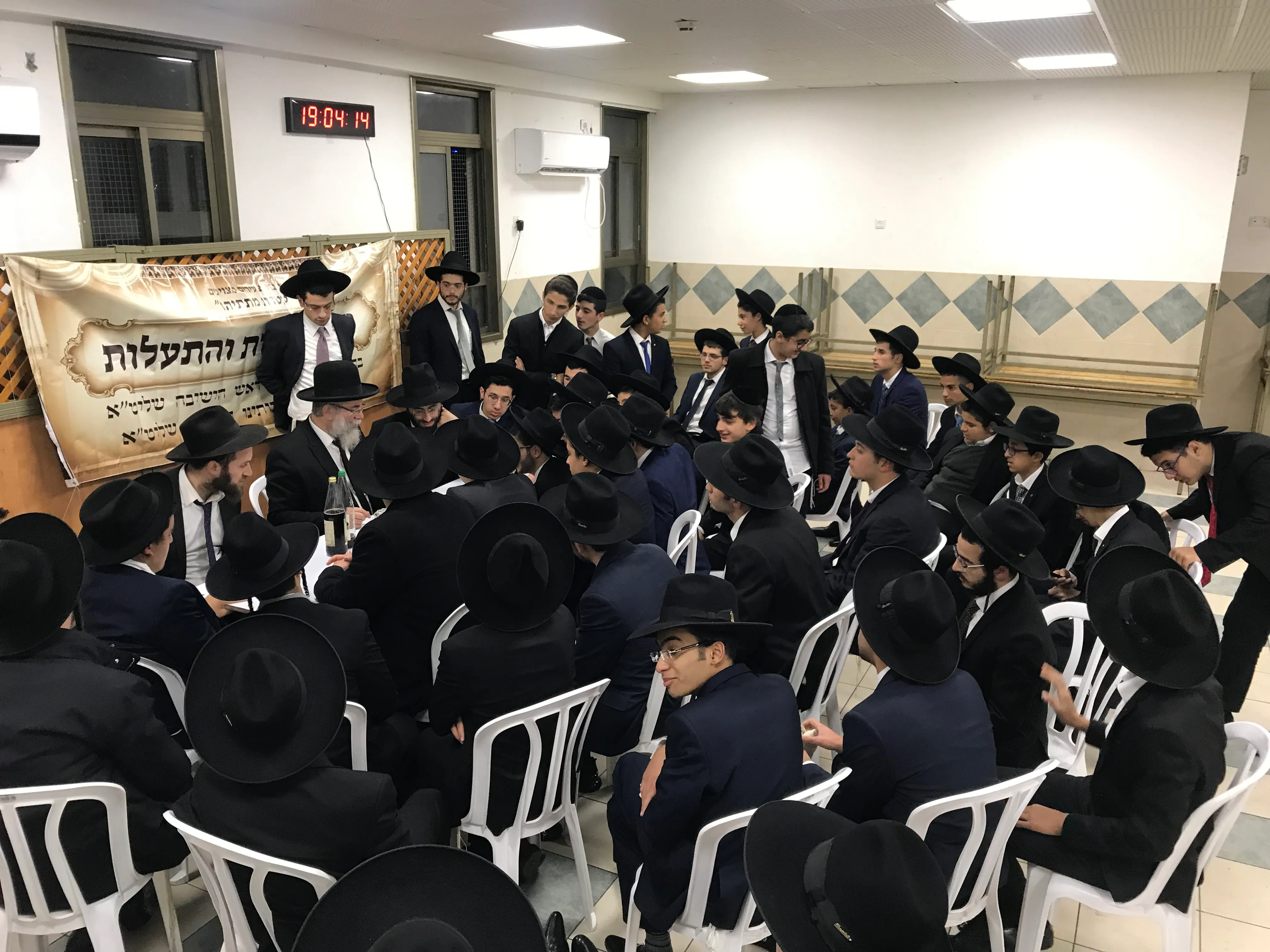 גלריית ישיבה לצעירים מצוינים עטרת מתתיהו 18